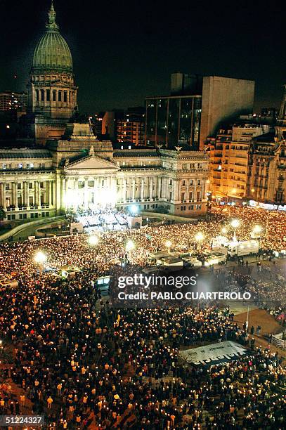 Una multitud marcha frente al Congreso argentino en reclamo de seguridad y contra los secuestros, el 26 de agosto de 2004 en Buenos Aires. Esta es la...