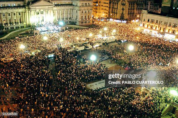 Una multitud marcha frente al Congreso argentino en reclamo de seguridad y contra los secuestros, el 26 de agosto de 2004 en Buenos Aires. Esta es la...