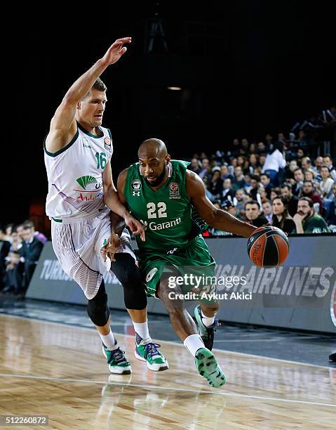 Jamon Gordon, #22 of Darussafaka Dogus Istanbul competes with Nemanja Nedovic, #16 of Unicaja Malaga in action during the 2015-2016 Turkish Airlines...