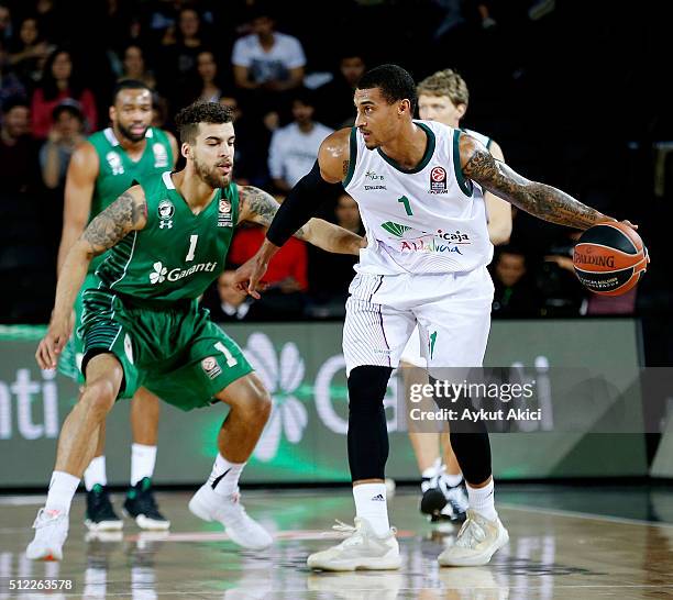 Edwin Jackson, #1 of Unicaja Malaga competes with Scott Jordan Wilbekin, #1 of Darussafaka Dogus Istanbul in action during the 2015-2016 Turkish...