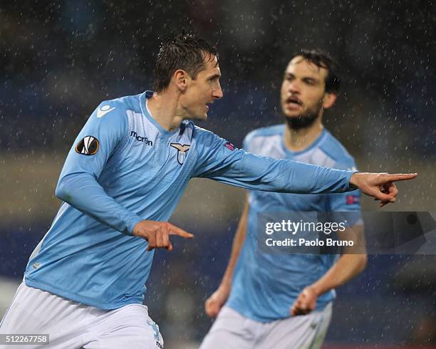 Miroslav Klose of SS Lazio celebrates after scoring the team's third goal during the UEFA Europa League Round of 32 second leg match between Lazio...