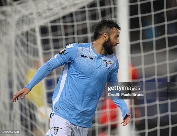 Felipe Anderson of SS Lazio celebrates after scoring the team's second goal during the UEFA Europa League Round of 32 second leg match between Lazio...