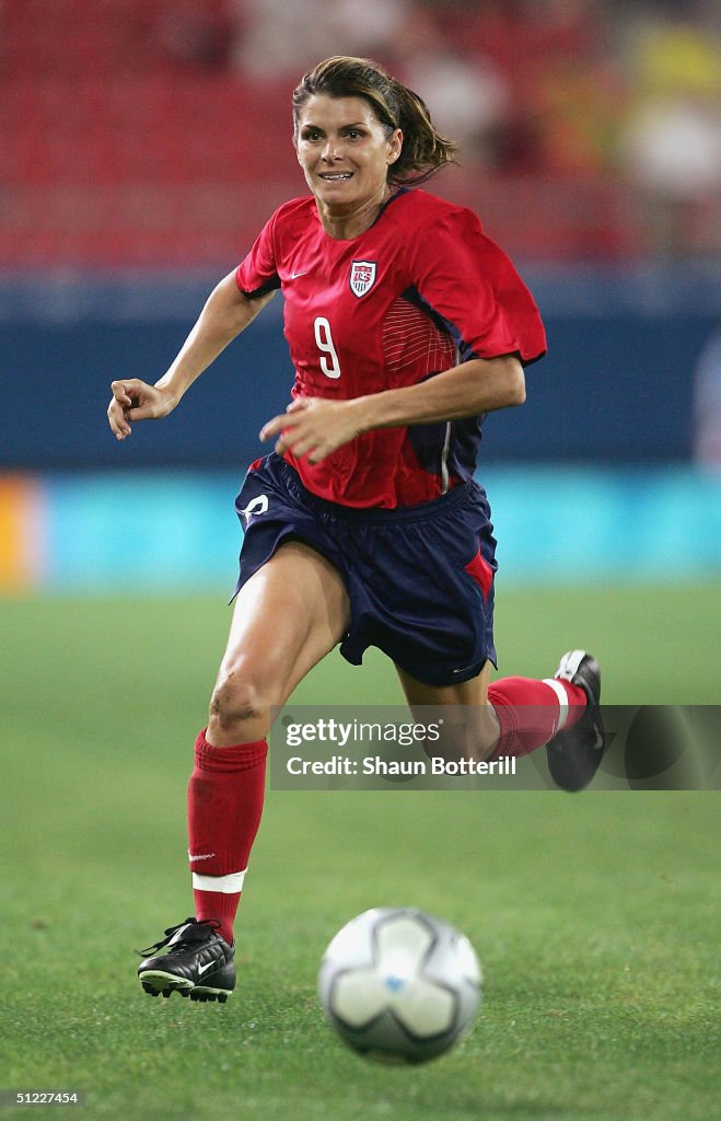Womens Football Gold Contest USA v BRA