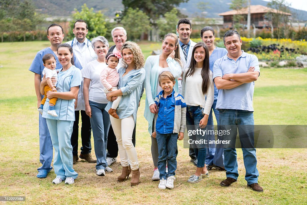 Gruppe von Menschen im Krankenhaus