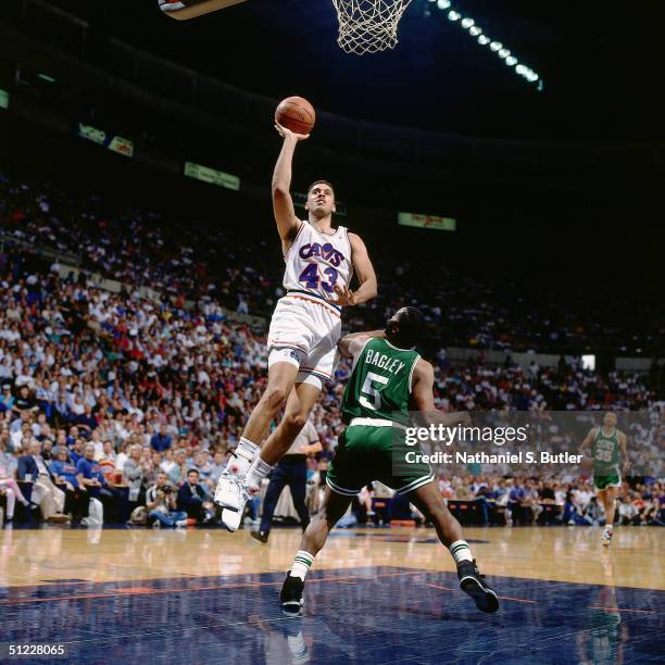 195 Cleveland Cavaliers Brad Daugherty Stock Photos, High-Res Pictures, and Images - Getty Images