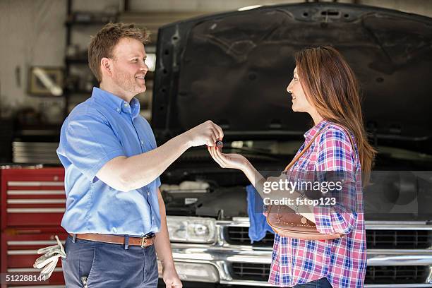 happy customer gets keys. satisfied with auto mechanic's great service. - great customer service stock pictures, royalty-free photos & images