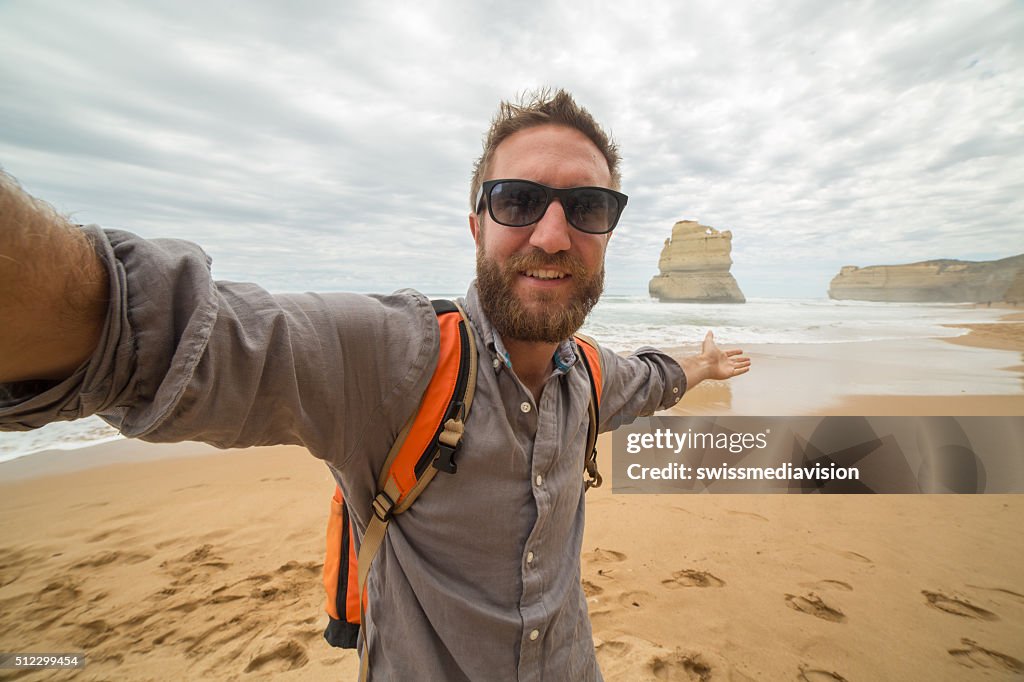 Viaggio dura selfie ritratto su Gibsons passi spiaggia-Great oceano strada