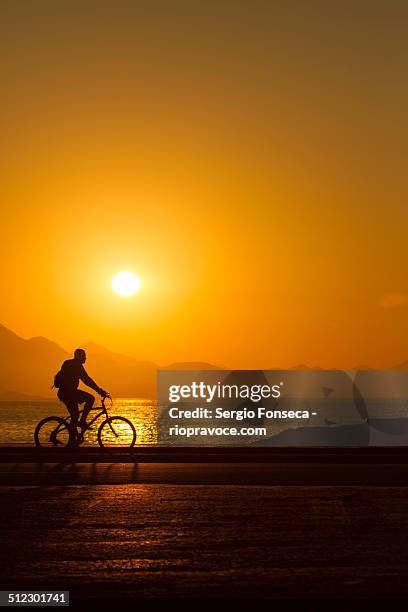 amanhecer em copacabana - amanhecer stock-fotos und bilder