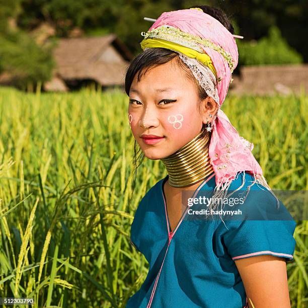 portrait of woman from long neck karen tribe - padaung stockfoto's en -beelden