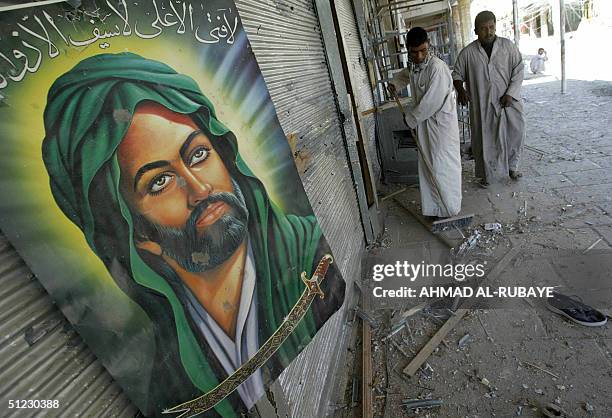 Iraqi municipal workers clean up the area off the Imam Ali shrine in the holy city of Najaf 28 August 2004 as the three-week standoff between radical...