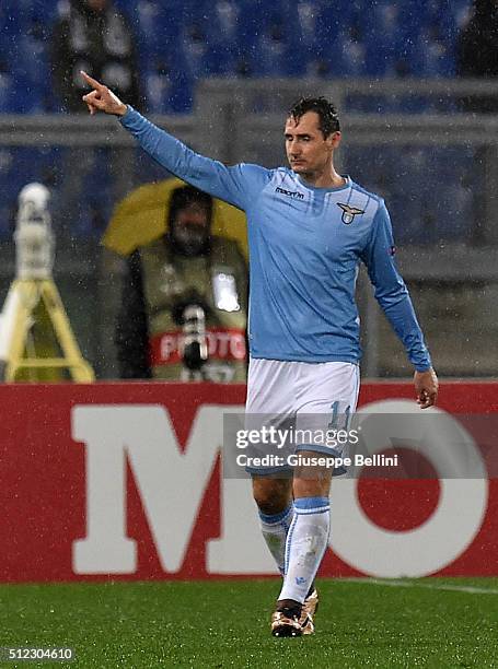 Miroslav Klose of SS Lazio celebrates after scoring the goal 3-1 during the UEFA Europa League Round of 32 second leg match between SS Lazio and...