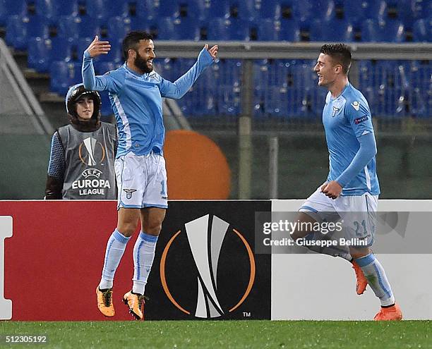 Felipe Anderson of SS Lazio celebrates after scoring the goal 2-0 during the UEFA Europa League Round of 32 second leg match between SS Lazio and...