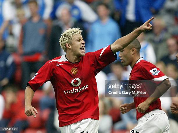 Alan Smith of Manchester United celebrates scoring during the FA Barclays Premiership match between Blackburn Rovers and Manchester United at Ewood...
