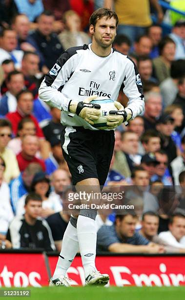 Goalkeeper Petr Cech of Chelsea in action during the Barclays Premiership match between Chelsea and Southampton at Stamford Bridge on August 28, 2004...