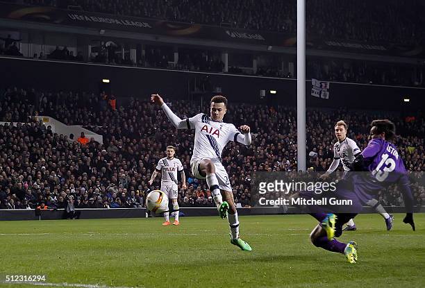 Dele Alli of Tottenham scores a goal during the UEFA Europa League Round of 32 second leg match between Tottenham Hotspur and Fiorentina at White...