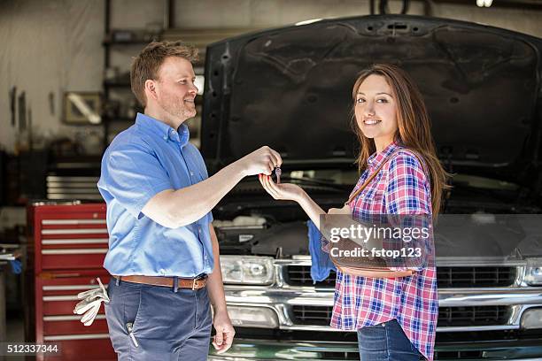 happy customer gets keys. satisfied with auto mechanic's great service. - great customer service stock pictures, royalty-free photos & images