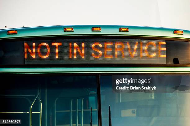 bus not in service - bus-out-of-service fotografías e imágenes de stock