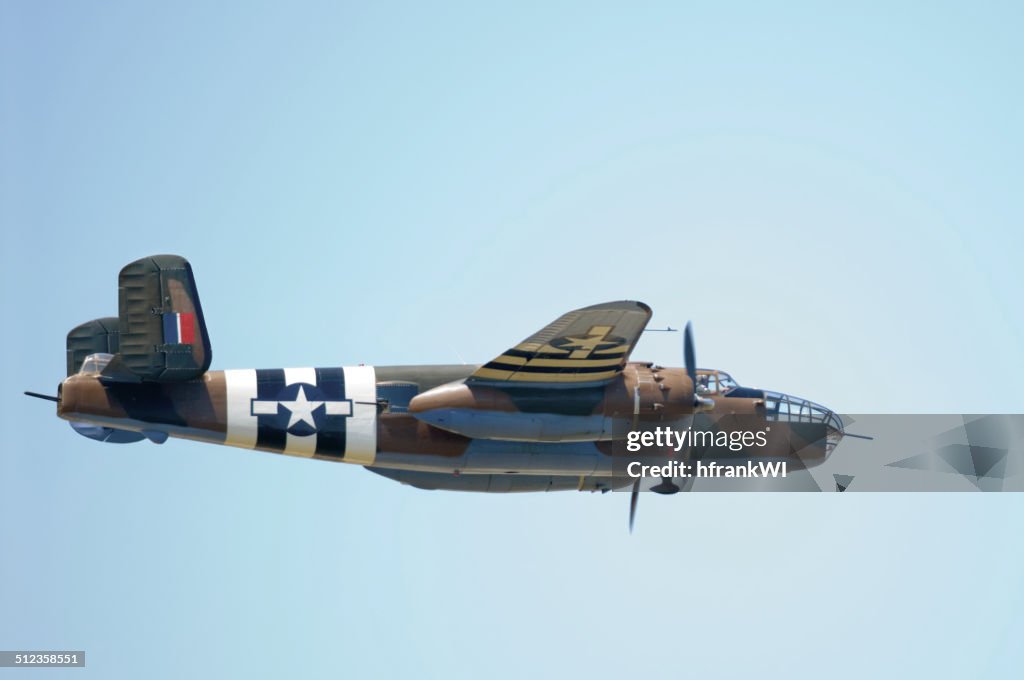 Eje pesadilla" --Mitchell B-25 medio aviador"