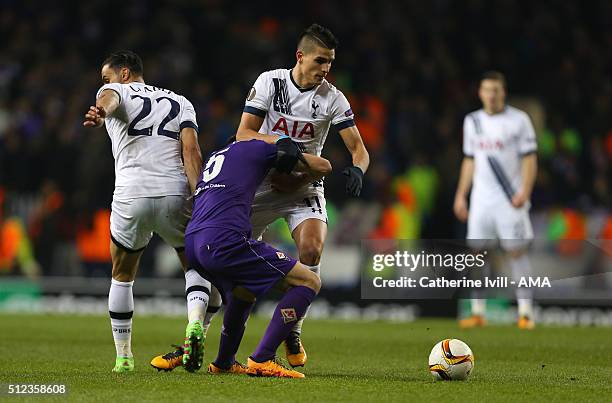 Milan Badelj of Fiorentina gets his head stuck between Nacer Chadli and Erik Lamela of Tottenham Hotspur during the UEFA Europa League match between...