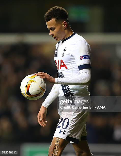 Dele Alli of Tottenham Hotspur bounces the ball during the UEFA Europa League match between Tottenham Hotspur and Fiorentina at White Hart Lane on...