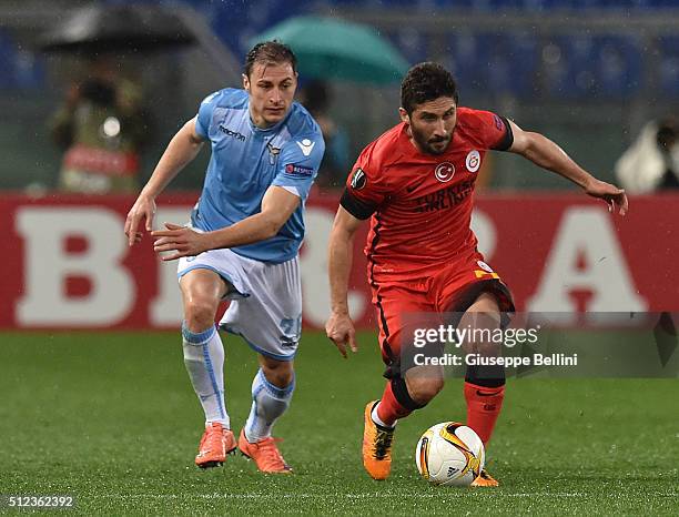 Stefan Radu of SS Lazio and Sabri Sarioglu of Galatasaray AS in action during the UEFA Europa League Round of 32 second leg match between SS Lazio...