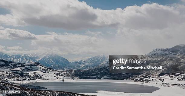 jordanelle reservoir in winter, park city, utah, usa - park city stockfoto's en -beelden