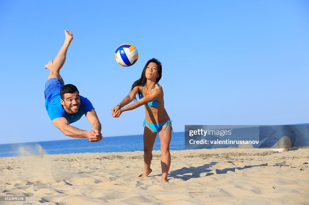 Voleibol playero en acción