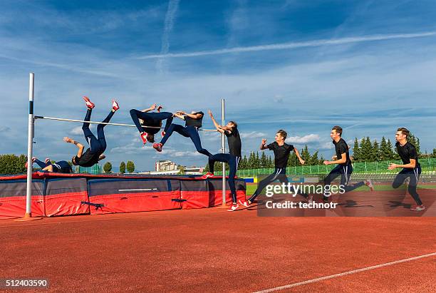 sequenz bild der jungen sportler durchführen hoch springen - high jump stock-fotos und bilder