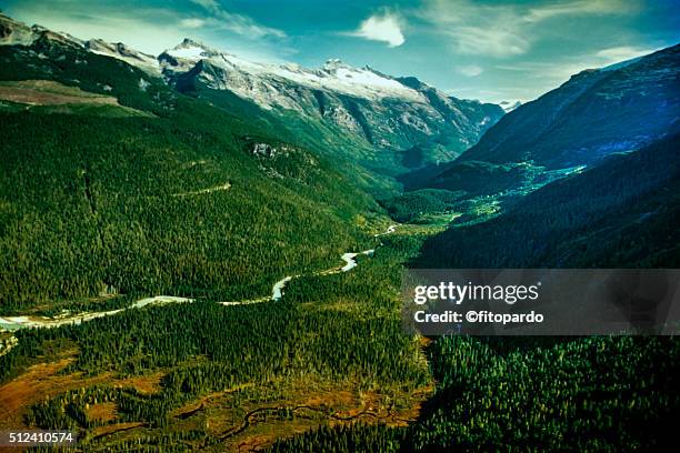 cariboo mountains - cariboo stockfoto's en -beelden