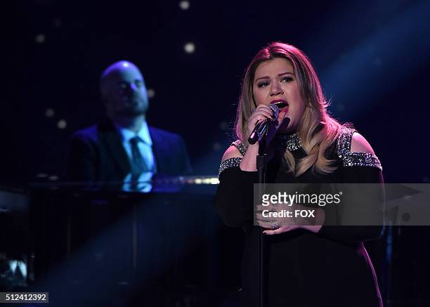 Guest judge and Season 1 winner Kelly Clarkson performs onstage at FOX's American Idol Season 15 on February 25, 2016 in Hollywood, California.