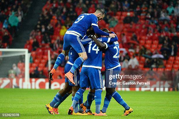 Michy Batshuayi of Marseille celebrates his goal during the UEFA Europa League Round of 32, Second Leg match between Athletic Bilbao v Marseille at...