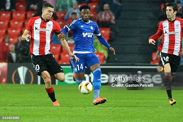 Oscar de Marcos of Bilbao and Georges Kevin Nkoudou of Marseille during the UEFA Europa League Round of 32, Second Leg match between Athletic Bilbao...