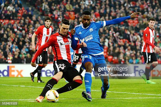 Aritz Aduriz of Bilbao and Nicolas Nkoulou of Marseille during the UEFA Europa League Round of 32, Second Leg match between Athletic Bilbao v...