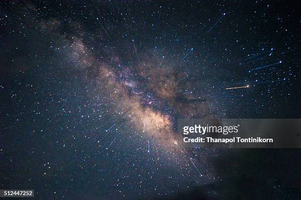 milky way - star space fotografías e imágenes de stock
