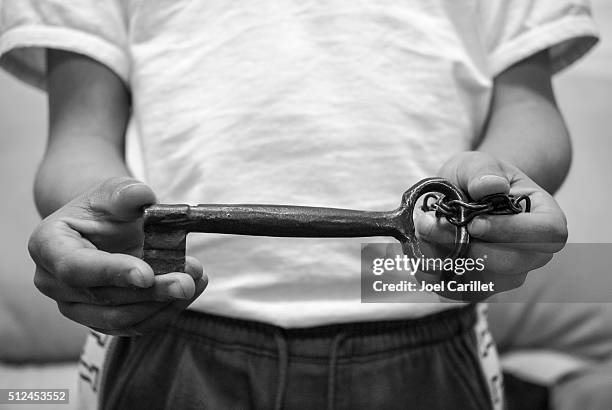palestinian refugee holding key to pre-1948 home - 1948 stock pictures, royalty-free photos & images