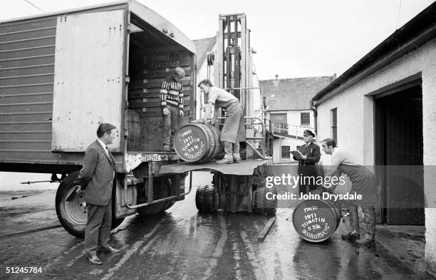 Distilers Lorry 1,908 Old Semi Truck Stock Photos, High-Res Pictures, and Images ...