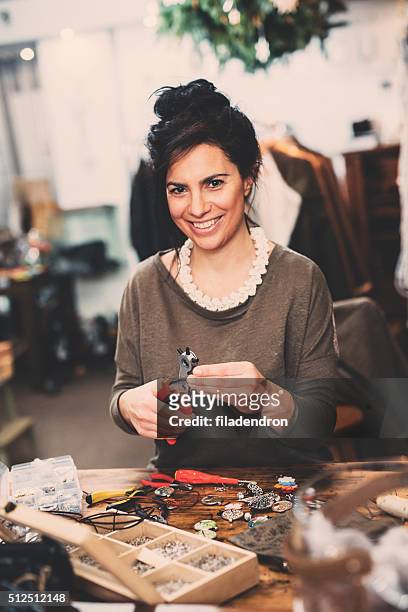 crafting jewelry - making jewelry stockfoto's en -beelden