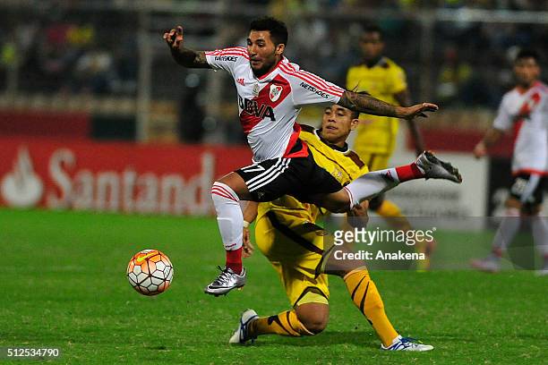 Tabaré Viudez of River Plate struggles for the ball with Maurice Cova of Trujillanos during a group stage match between Trujillanos and River Plate...