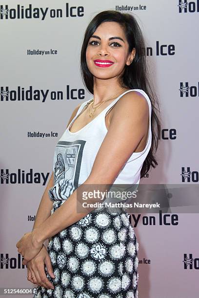 Collien Ulmen-Fernandes attends the Berlin premiere of the show 'Holiday on Ice: Passion' on February 26, 2016 in Berlin, Germany.