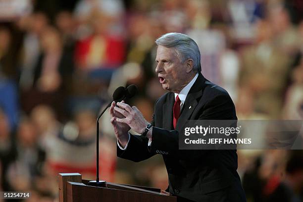 United States: Senator Zell Miller, D-GA, addresses delegates at the Republican National Convention at Madison Square Garden in New York City 01...