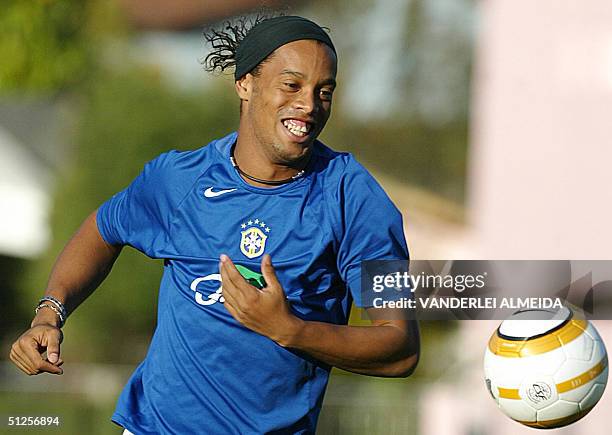 Ronaldinho Gaucho, de la seleccion brasilena de futbol, durante la segunda sesion de entrenamiento en Teresopolis, a 100 km del centro de Rio de...