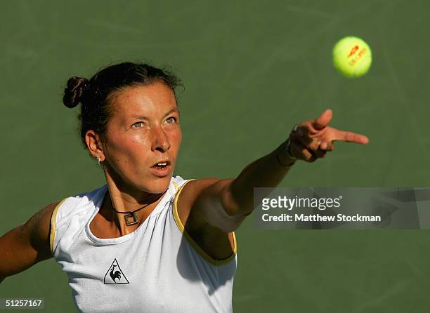 Antonella Serra Zanetti of Italy serves to Chanda Rubin during the US Open September 2, 2004 at the USTA National Tennis Center in Flushing Meadows...