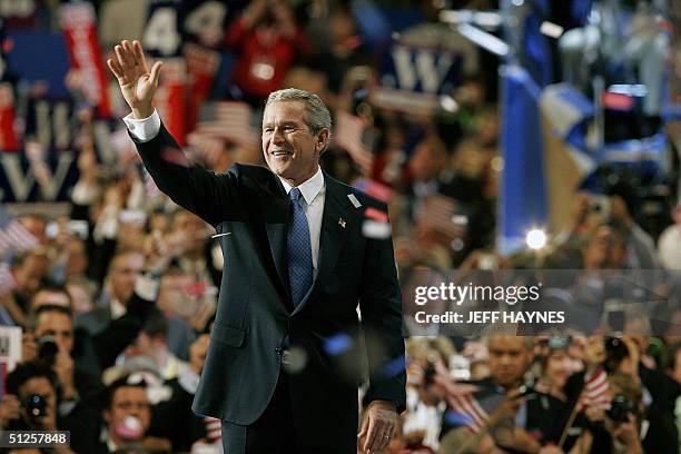 United States: US President George W. Bush waves after addressing delegates at the Republican National Convention at Madison Square Garden in New...