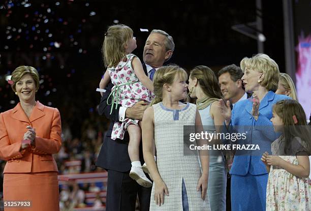 United States: US President George W. Bush holds Grace Perry, granddaughter of Vice President Dick Cheney at the conclusion of the Republican...