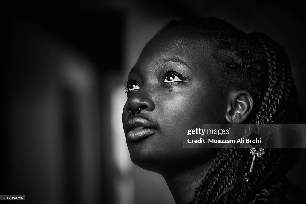 Black & White portrait of young black woman looking up