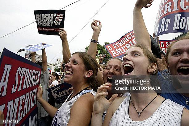 Supporters of Democratic presidential candidate John Kerry cheer at a campaign stop in Mount Vernon, Ohio, 03 September, 2004. Kerry's campaign said...