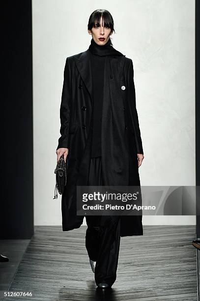Jamie Bochert walks the runway at the Bottega Veneta show during Milan Fashion Week Fall/Winter 2016/17 on February 27, 2016 in Milan, Italy.