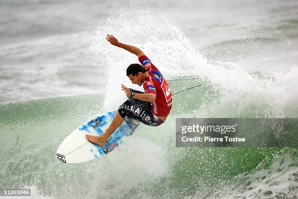 Andy Irons of the USA rides in round three of the Quiksilver Pro Japan September 4, 2004 in Hebara Beach, Japan