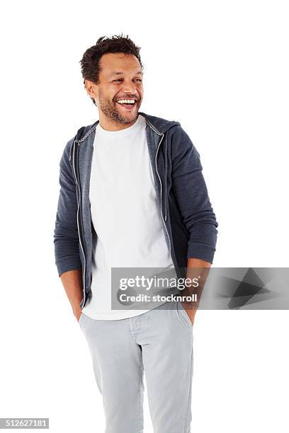 smart africana modelo masculino sorridente, olhando para fora - fotografia de três quartos imagens e fotografias de stock