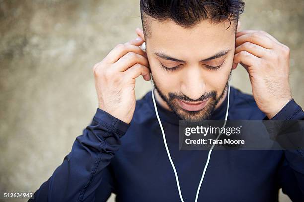 Man Calling Using Earbud Male Wearing Earbuds Photos and Premium High Res Pictures - Getty Images